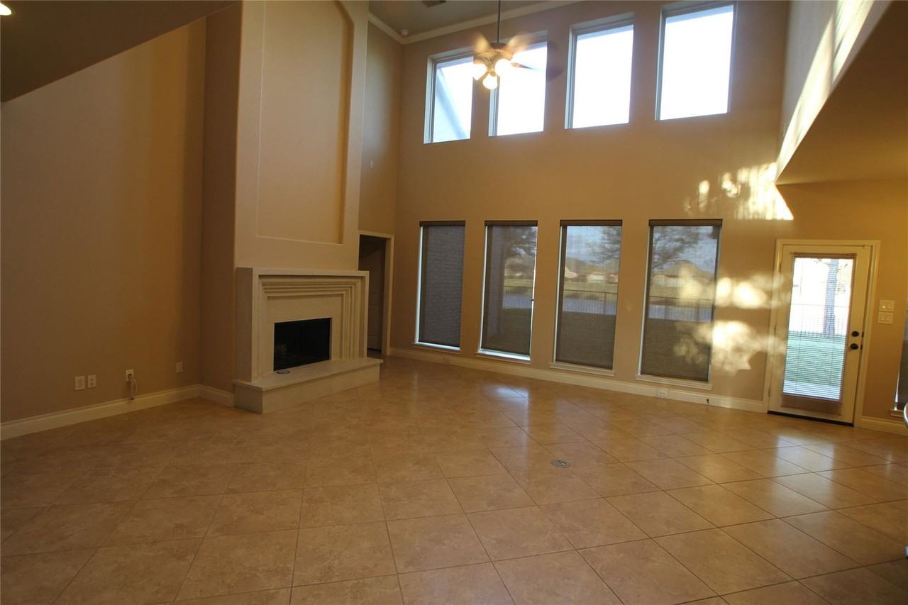 Biscayne Lake Dr - Photo 6 of 8