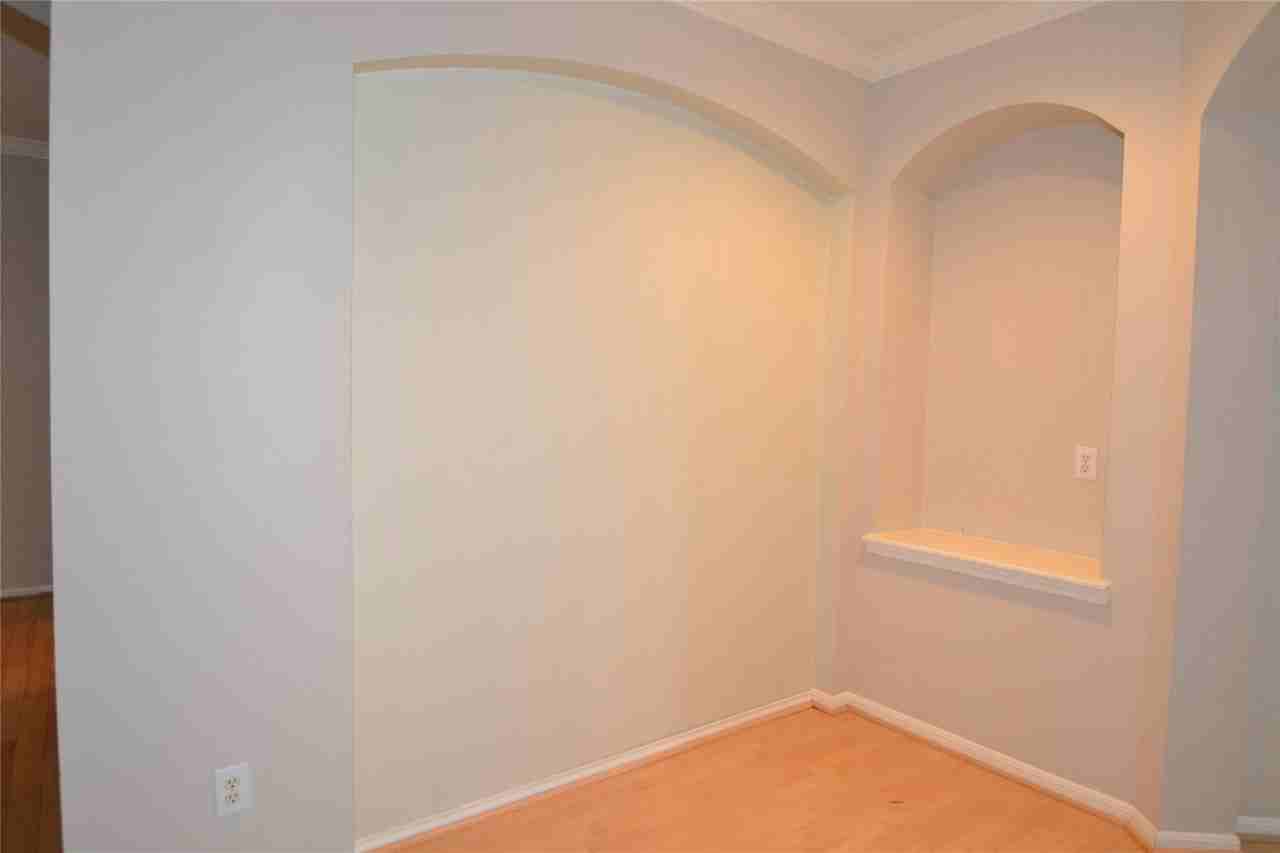 Amesbury Ln - Photo 6 of 8