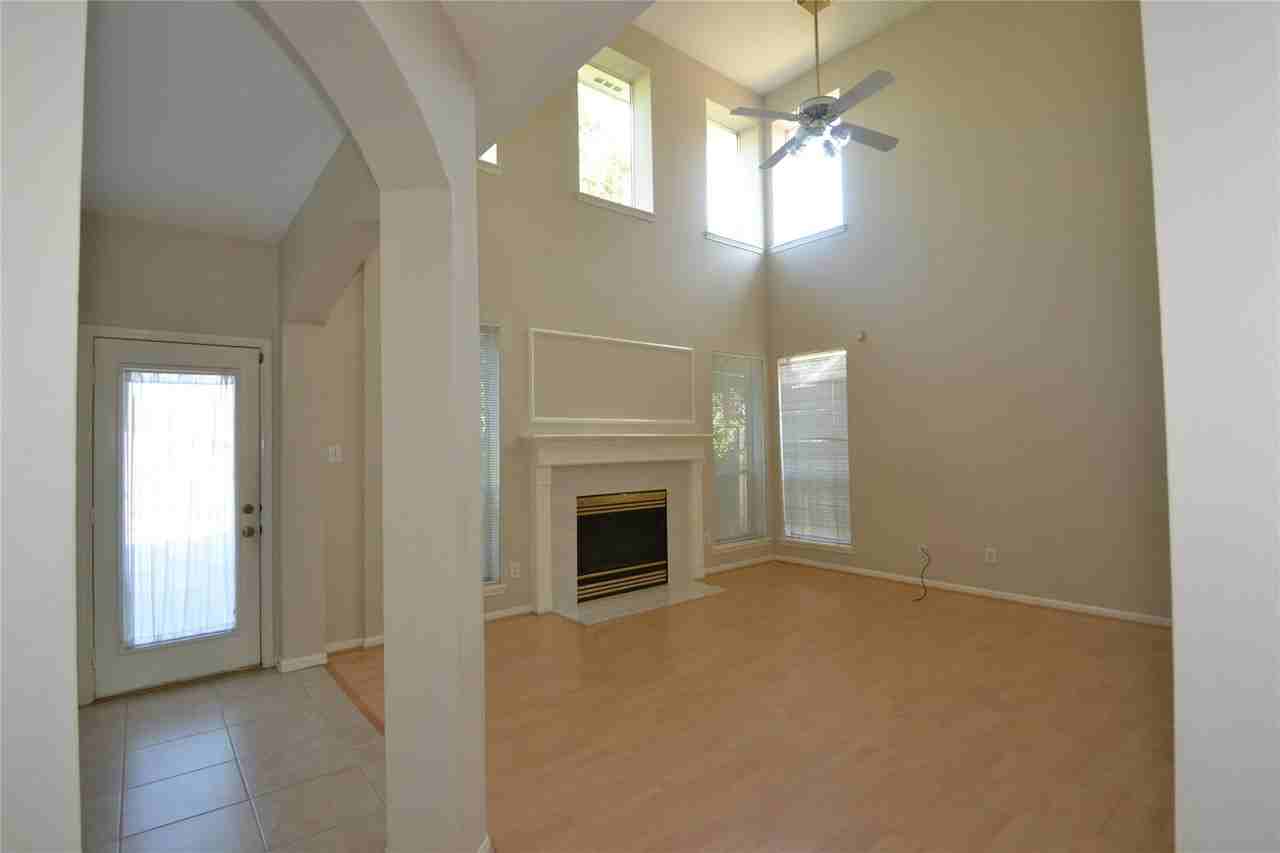 Amesbury Ln - Photo 7 of 8