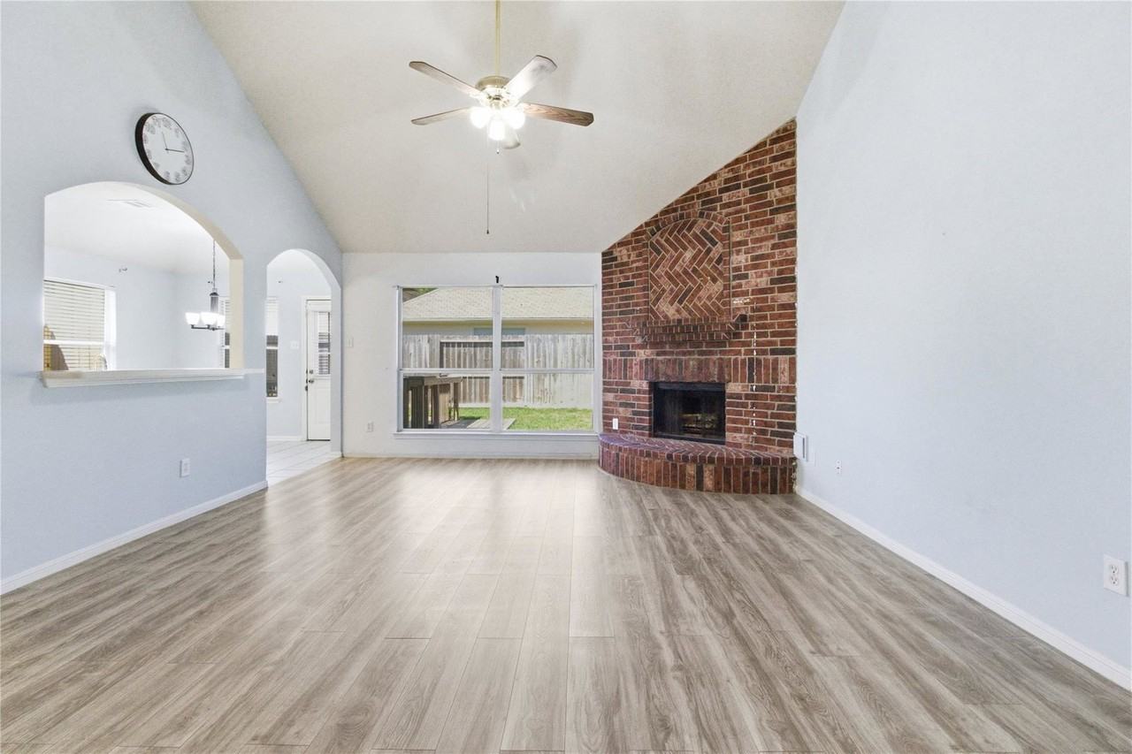 Teal Run Place Ct - Photo 2 of 8