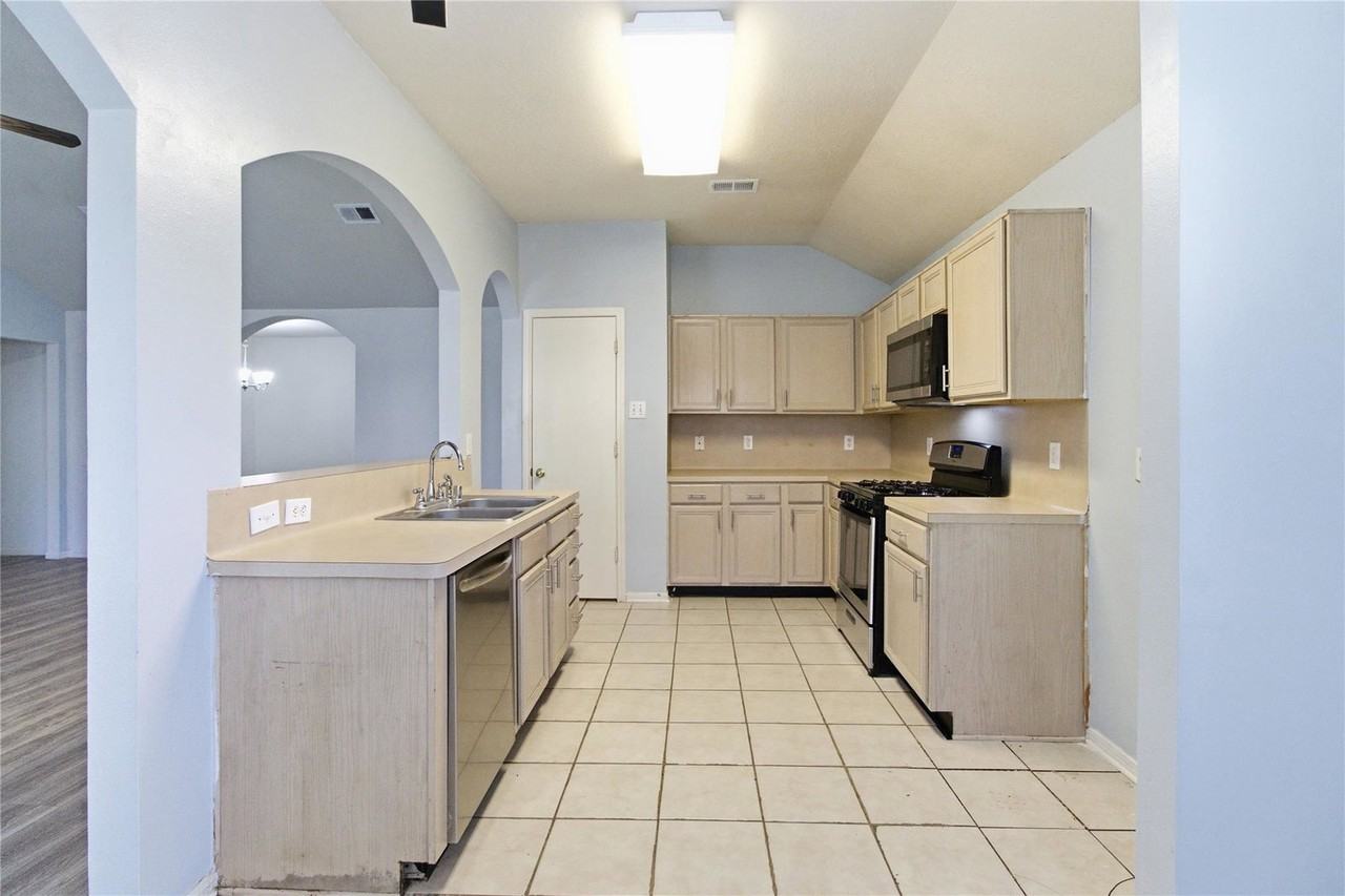 Teal Run Place Ct - Photo 7 of 8