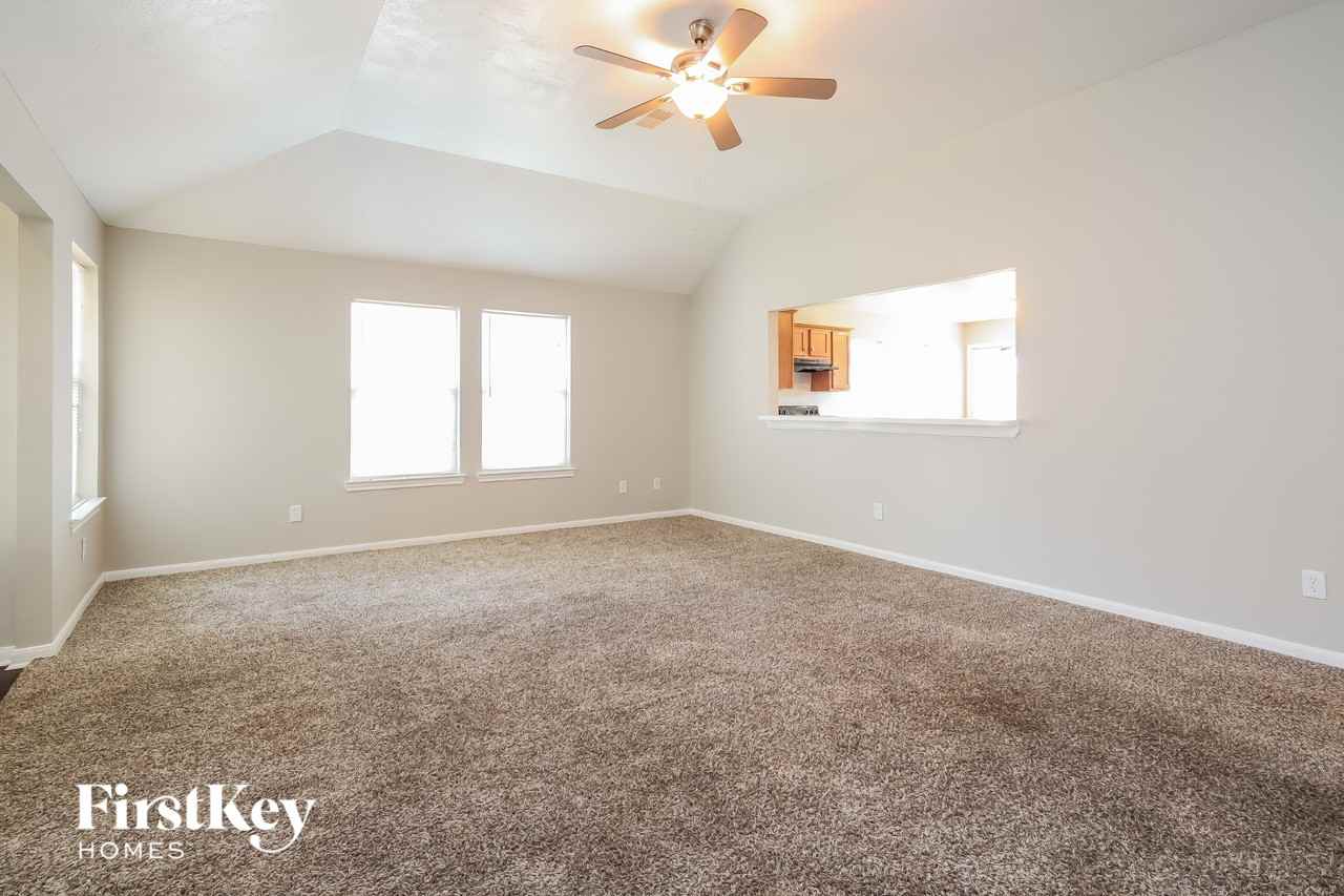 12207 Duane Ct - Photo 4 of 15