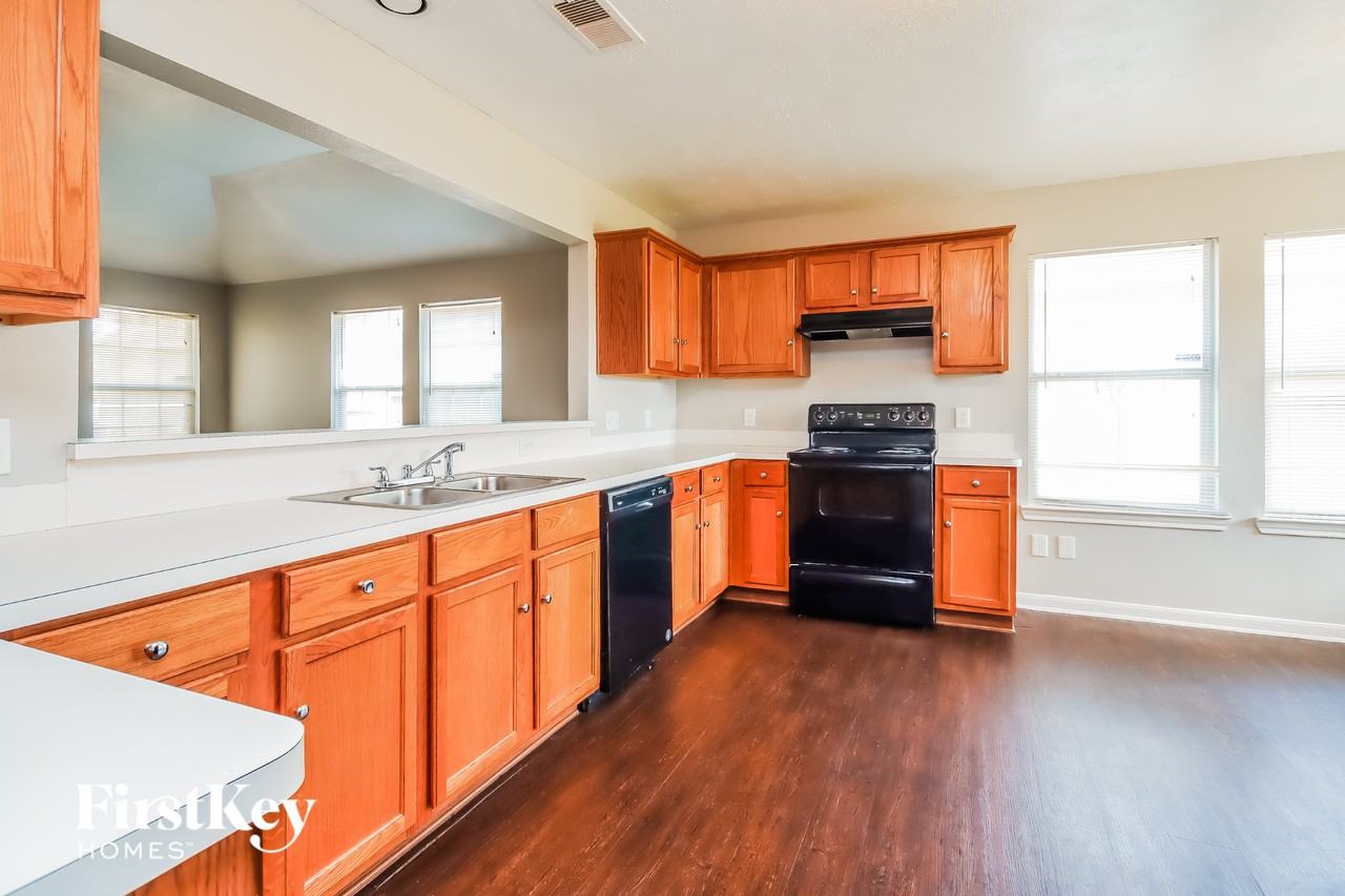 12207 Duane Ct - Photo 5 of 15