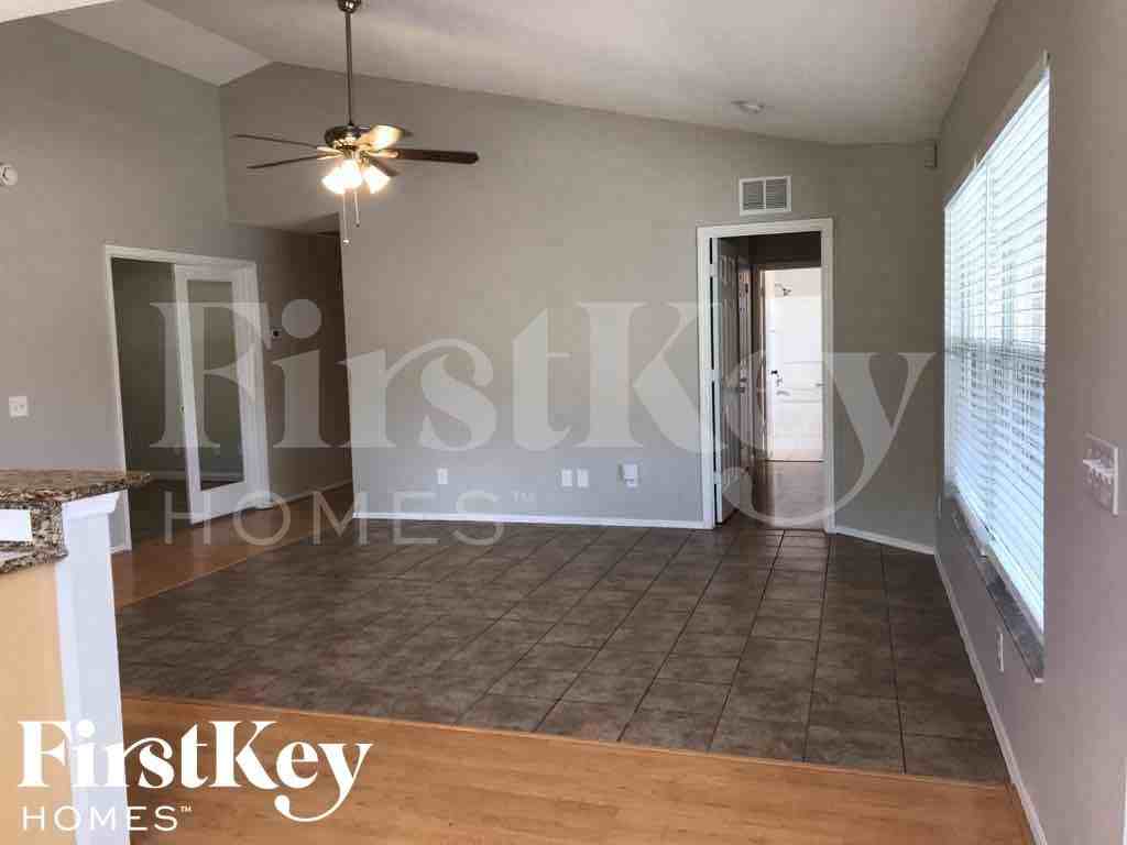 11764 Shirburn Cir - Photo 3 of 23