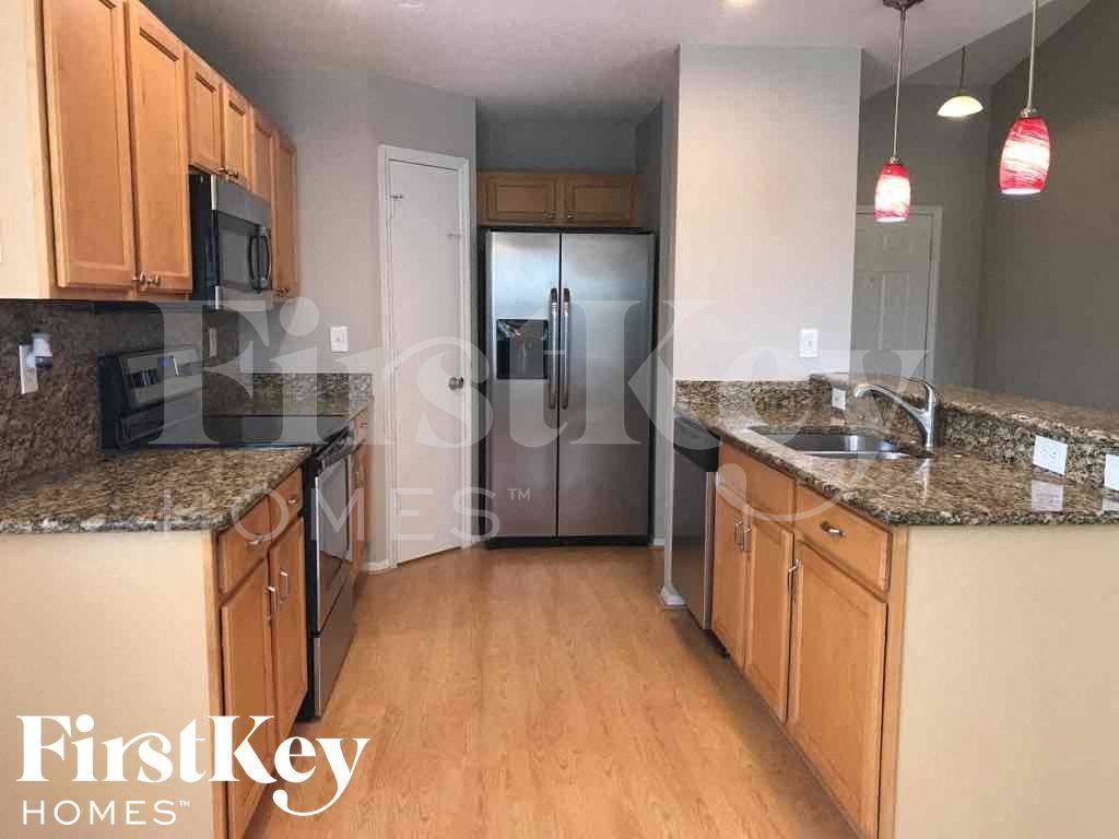 11764 Shirburn Cir - Photo 4 of 23