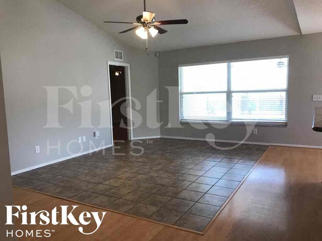 11764 Shirburn Cir - Photo 6 of 23