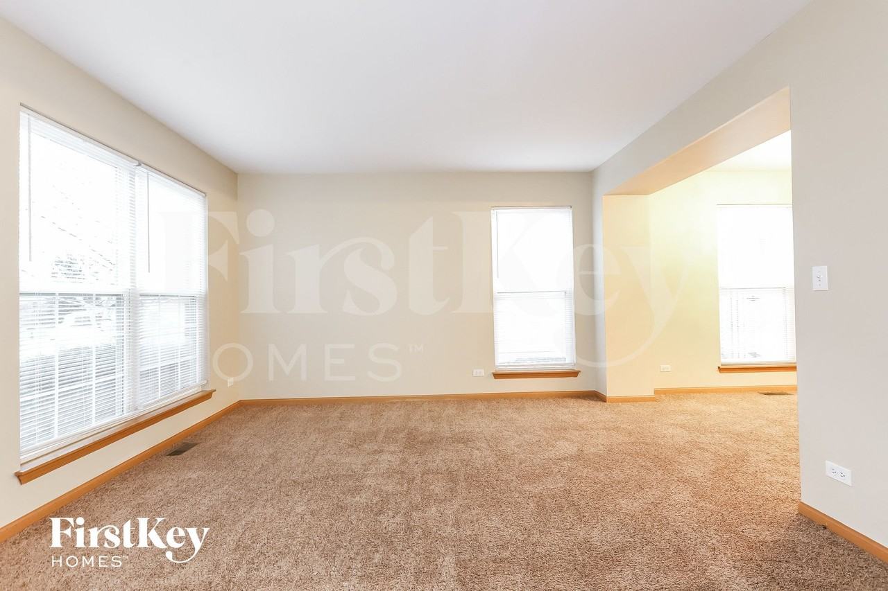 11730 Niagra Ln - Photo 3 of 15