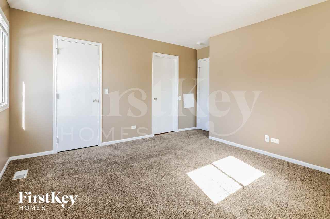 1143 Greensfield Dr - Photo 7 of 15