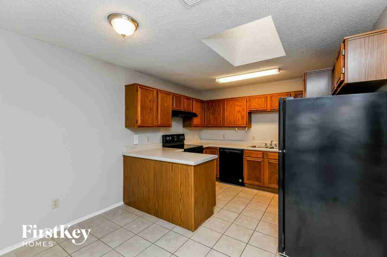 10913 Ives St - Photo 6 of 15