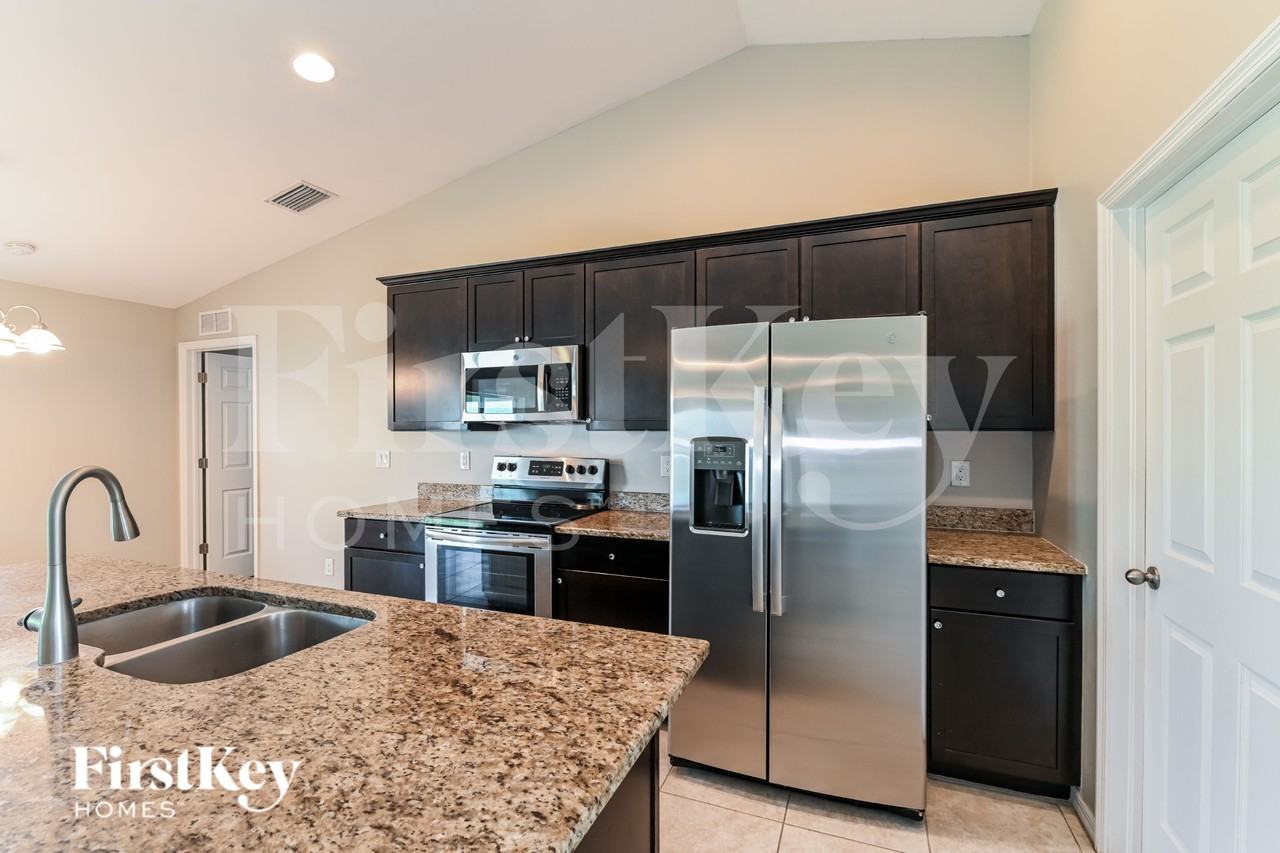 1023 Nw 22nd Ter - Photo 5 of 16