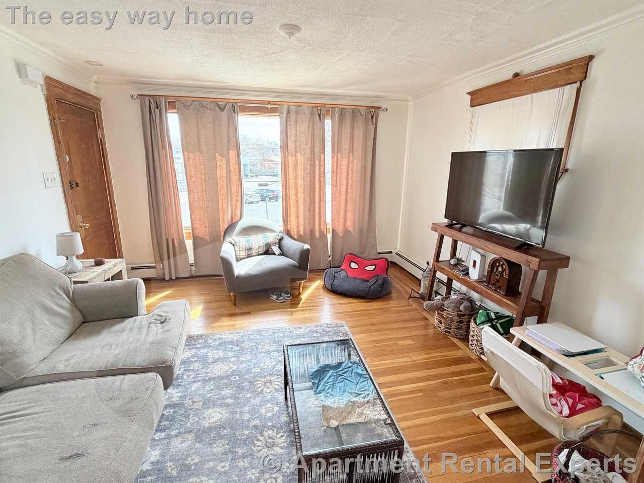 130 Bonner Ave - Photo 2 of 10