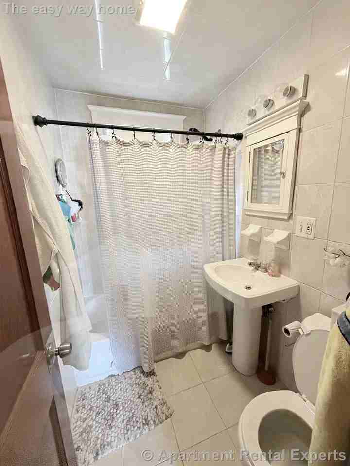 130 Bonner Ave - Photo 5 of 10