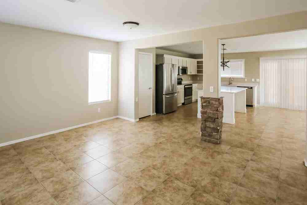 10425 W Miami St - Photo 4 of 17