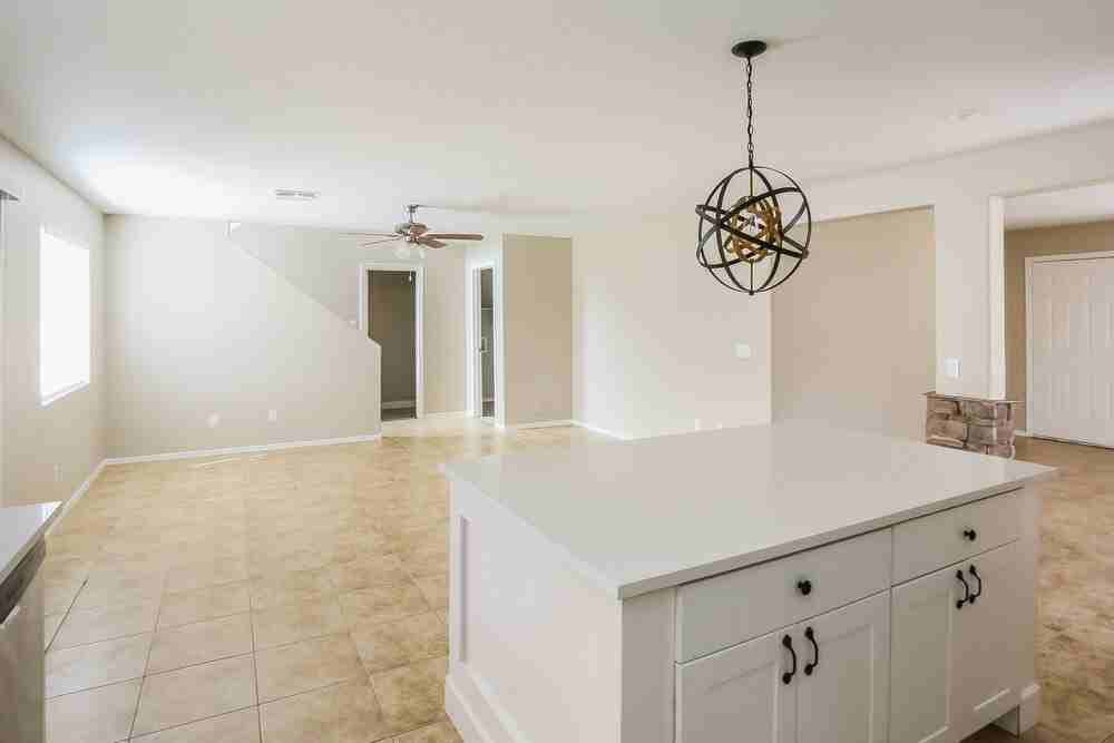 10425 W Miami St - Photo 6 of 17