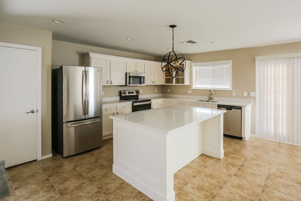 10425 W Miami St - Photo 7 of 17