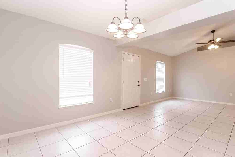 1932 Peridot Cir - Photo 3 of 15