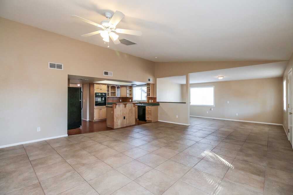 119 S Cottonwood St - Photo 2 of 15