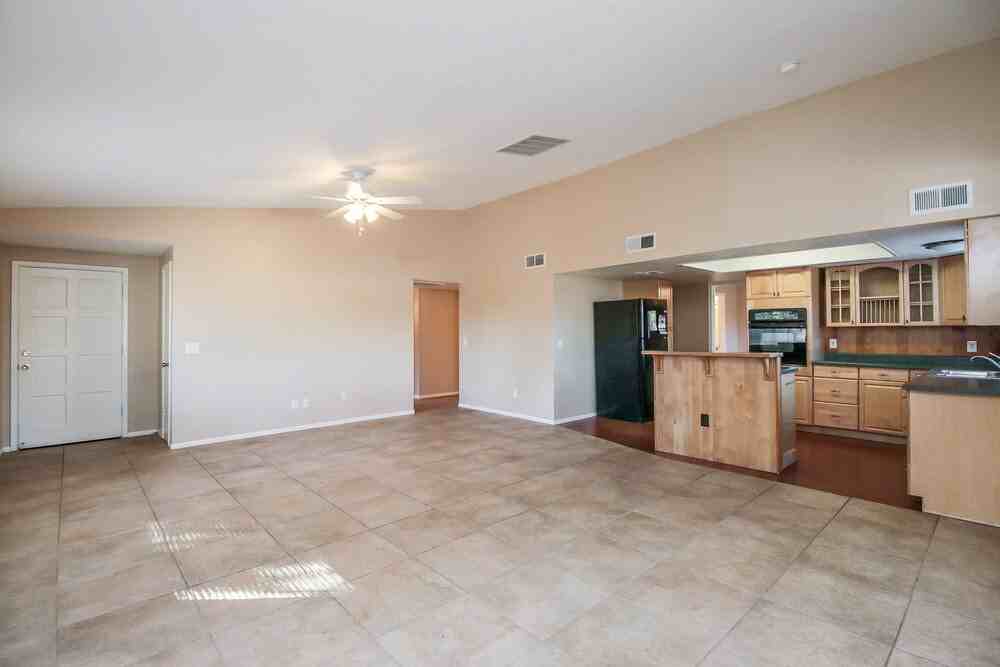 119 S Cottonwood St - Photo 3 of 15