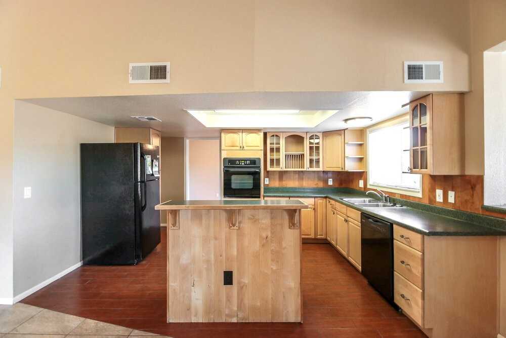 119 S Cottonwood St - Photo 5 of 15