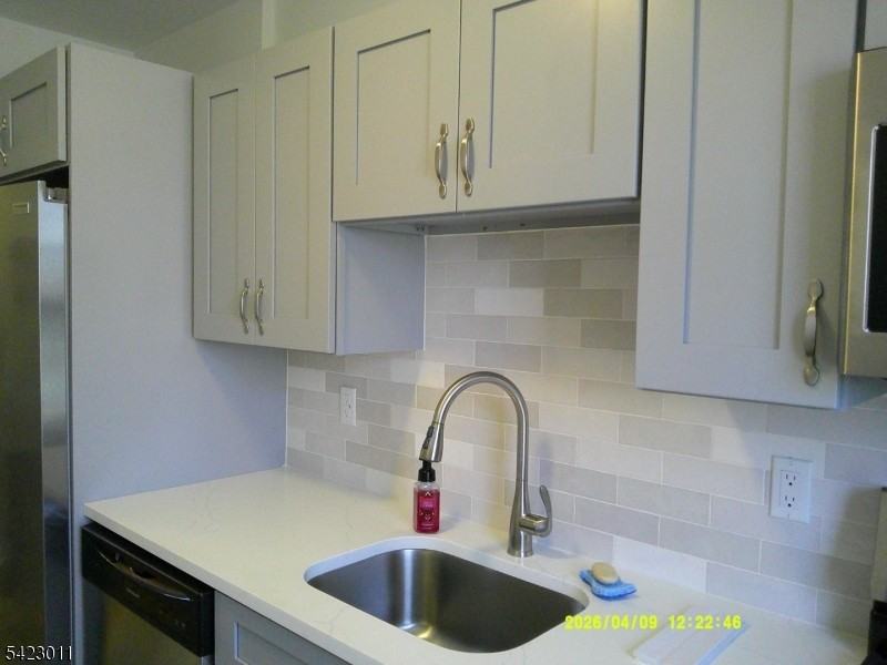 7 Bashford Ave ##7b - Photo 3 of 15