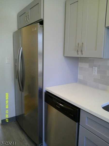 7 Bashford Ave ##7b - Photo 4 of 15