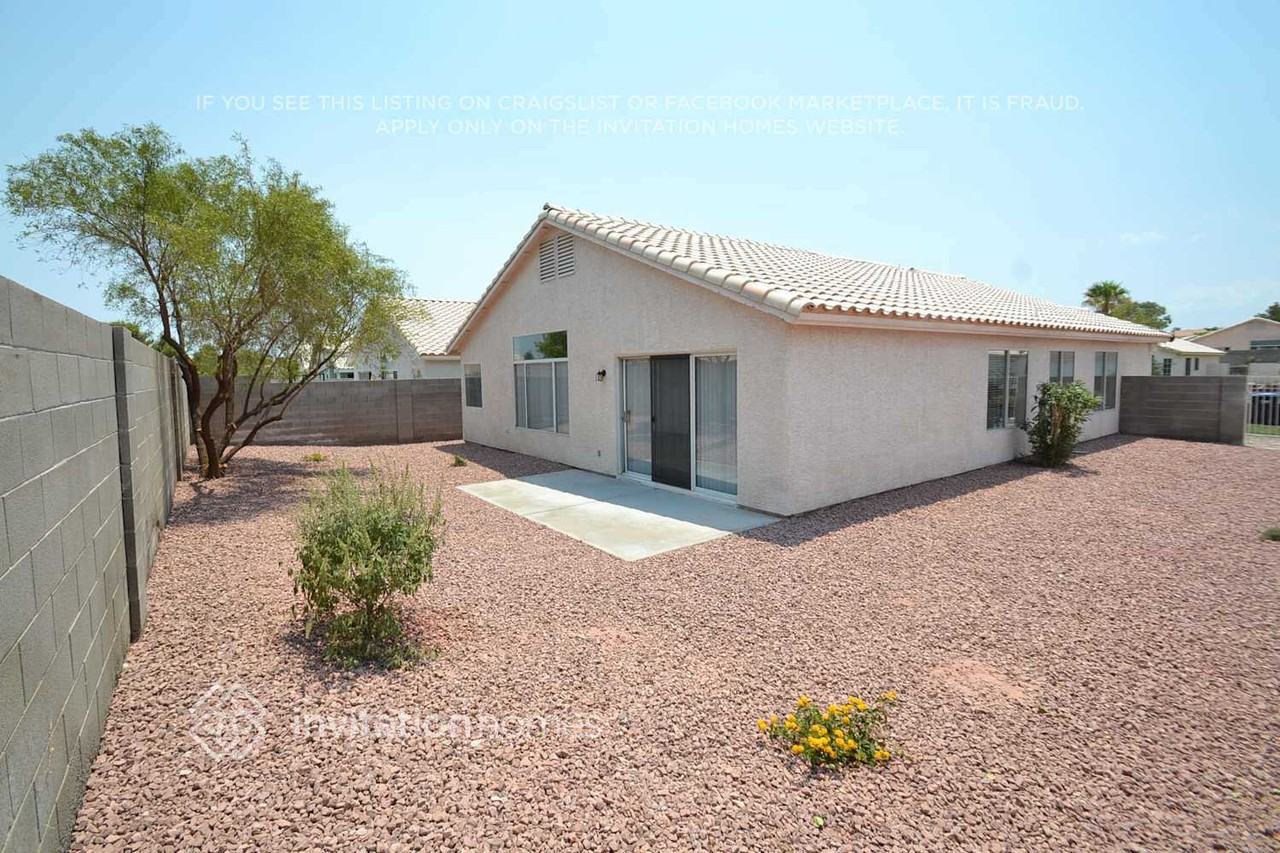 1718 Watercreek Dr - Photo 4 of 5