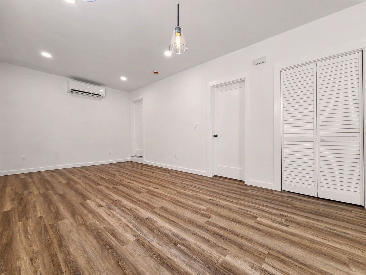 3538 S Hudson St - Photo 3 of 50