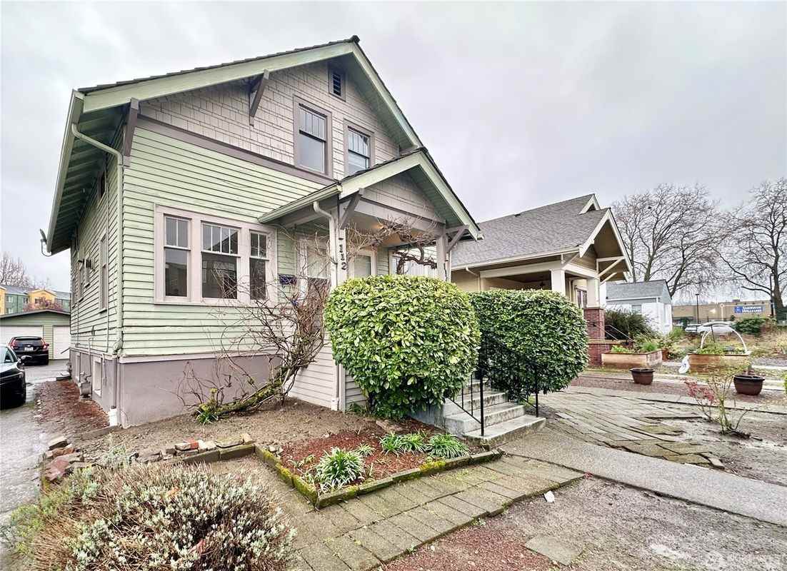 112 Wells Ave S Unit 114