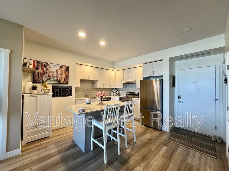 801 Frost Rd - Photo 4 of 20