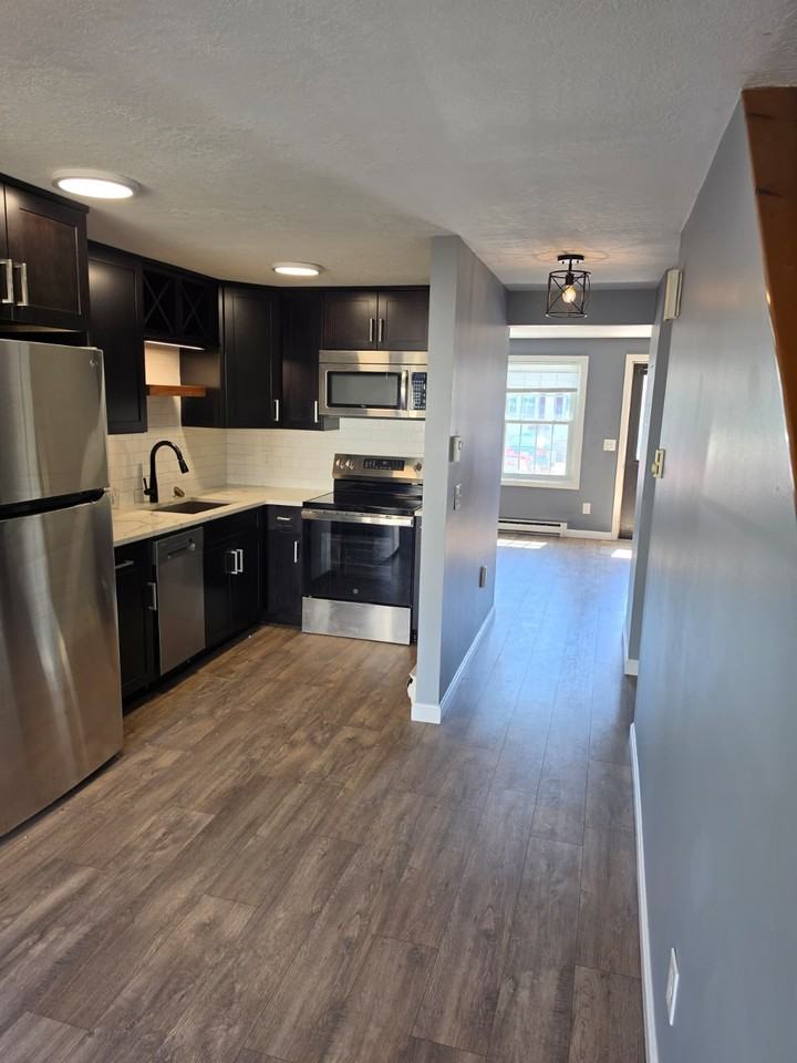 794 Court St #D - Photo 7 of 32