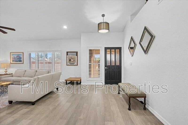 10198 E San Salvador Dr - Photo 3 of 21