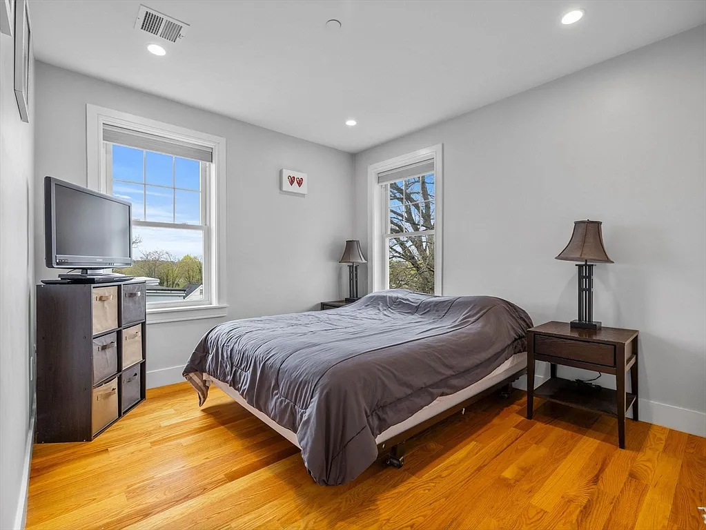 650 Hyde Park Ave - Photo 2 of 14