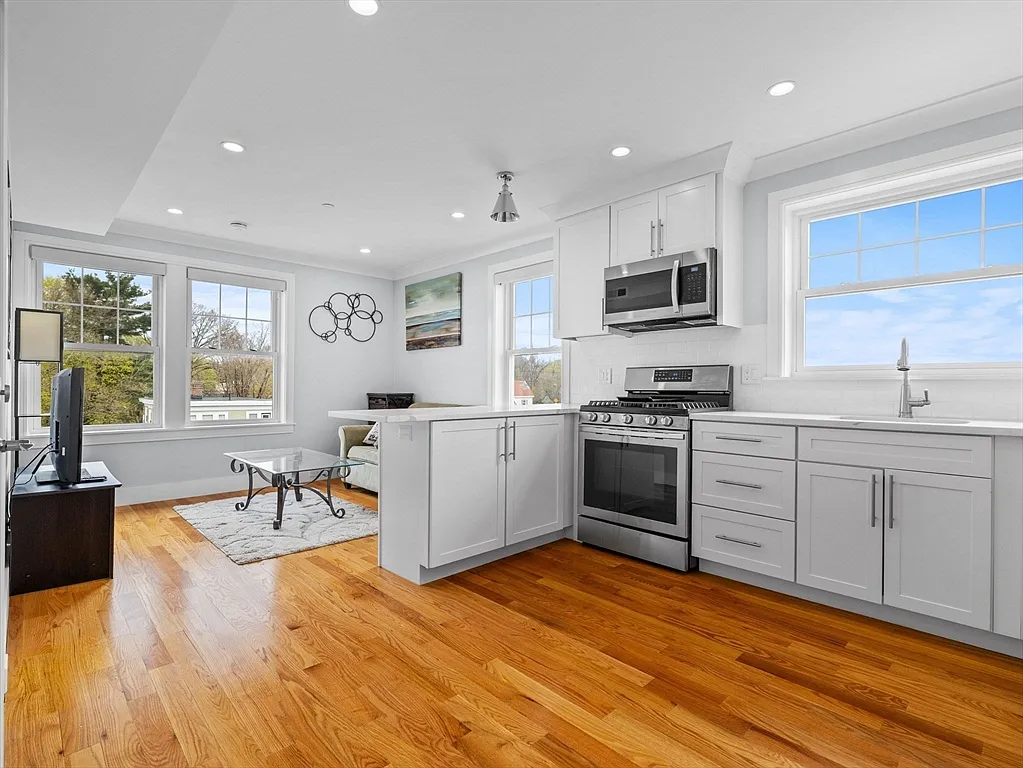 650 Hyde Park Ave - Photo 3 of 14