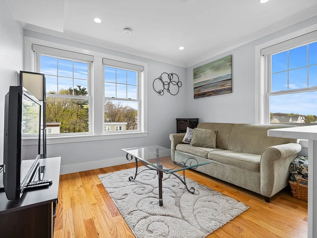 650 Hyde Park Ave - Photo 4 of 14