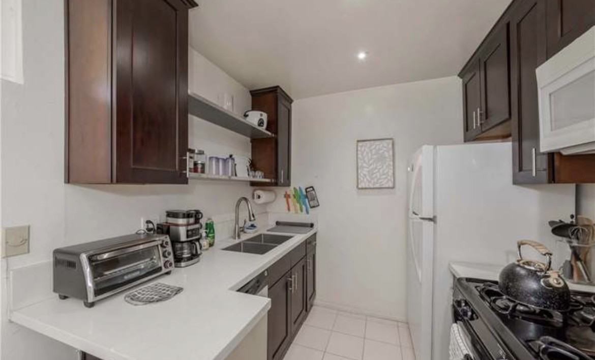 465 S Los Robles Ave #15 - Photo 3 of 13