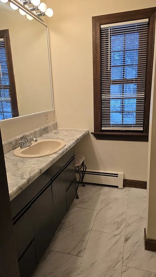 140 East St - Photo 3 of 10