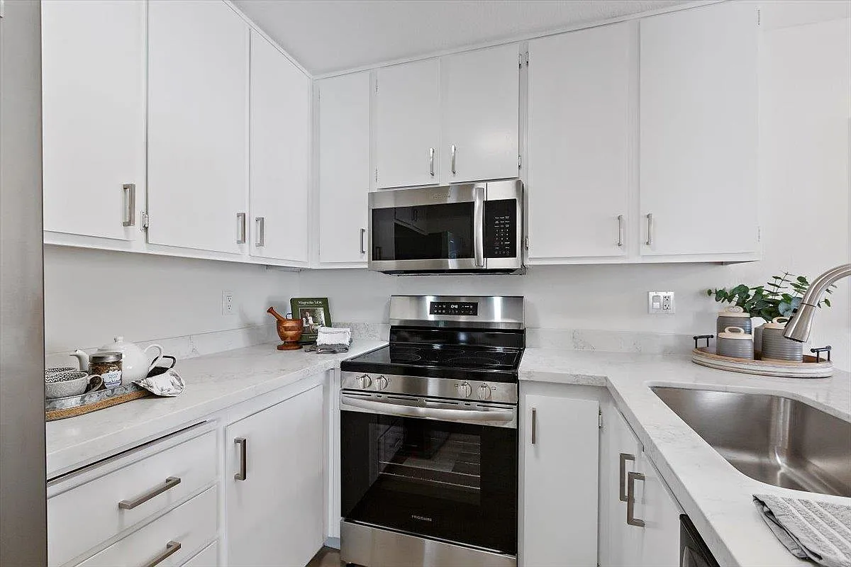 3583 Ivalynn Pl - Photo 2 of 20