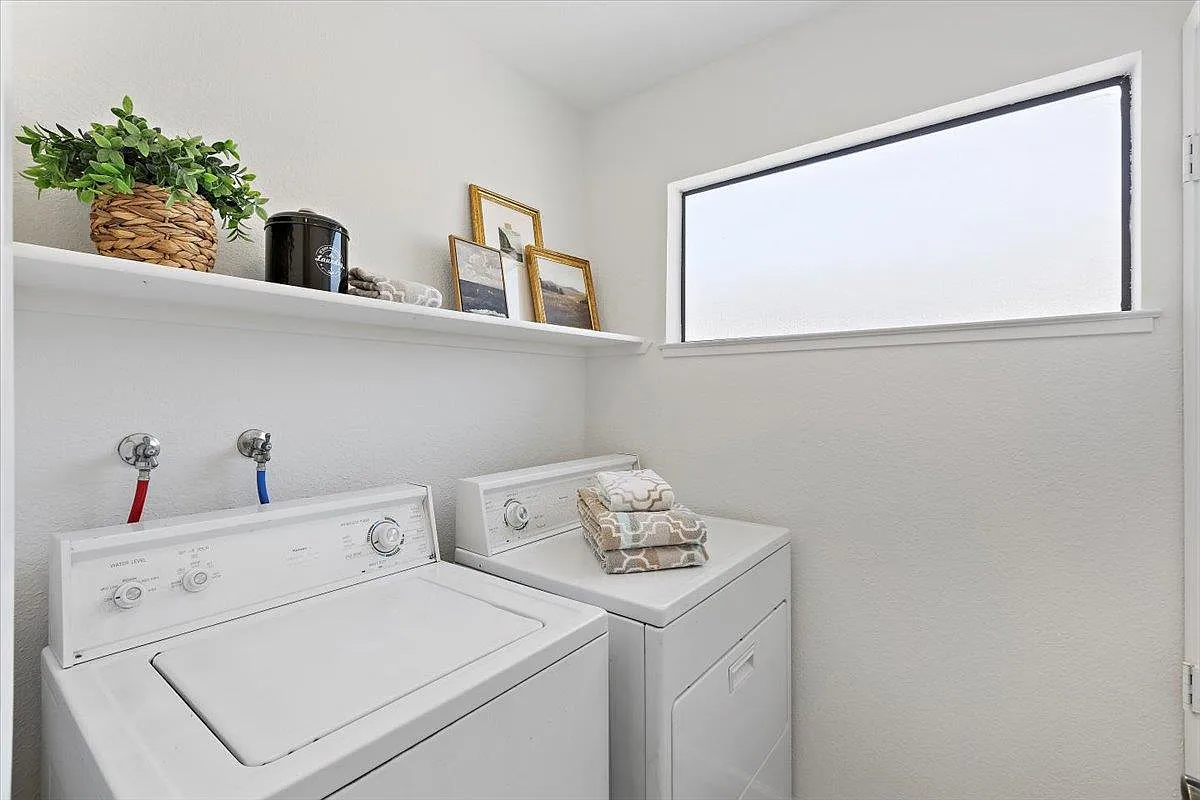 3583 Ivalynn Pl - Photo 5 of 20