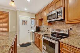 1902 D St Ne - Photo 2 of 15