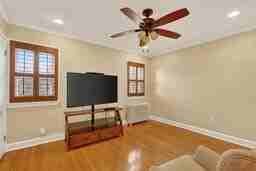 1902 D St Ne - Photo 6 of 15