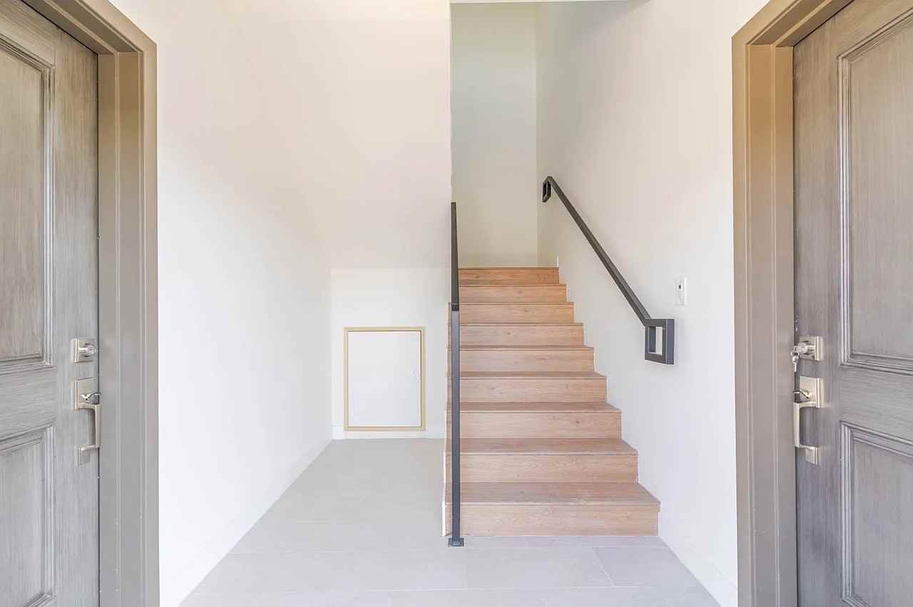 10230 Tujunga Canyon Blvd - Photo 2 of 13