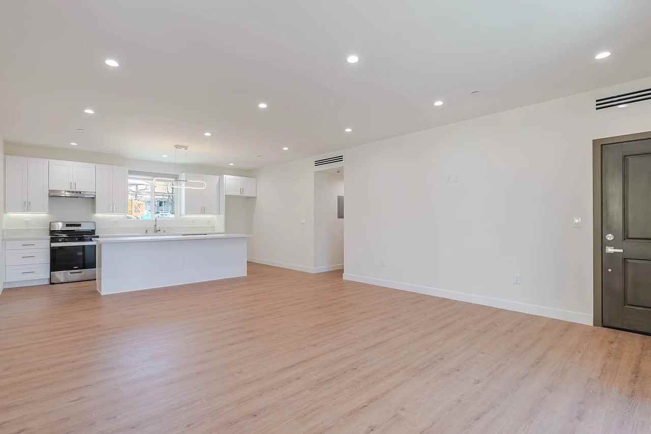 10230 Tujunga Canyon Blvd - Photo 3 of 13