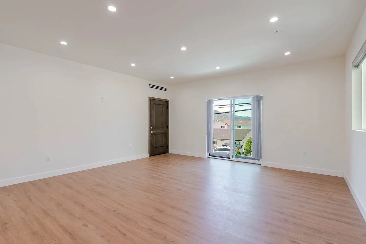 10230 Tujunga Canyon Blvd - Photo 4 of 13