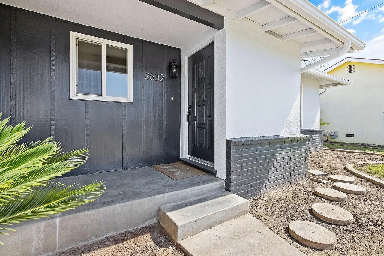 2632 S Encina St - Photo 3 of 17