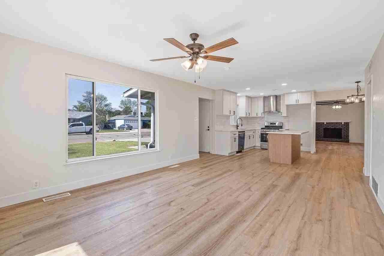 2632 S Encina St - Photo 4 of 17