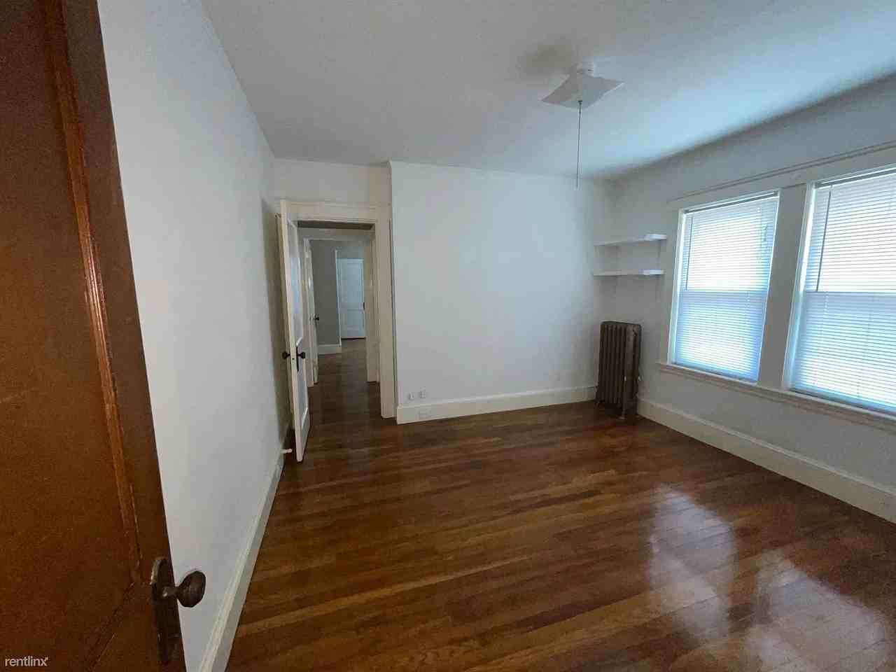 62 Newport St - Photo 4 of 16