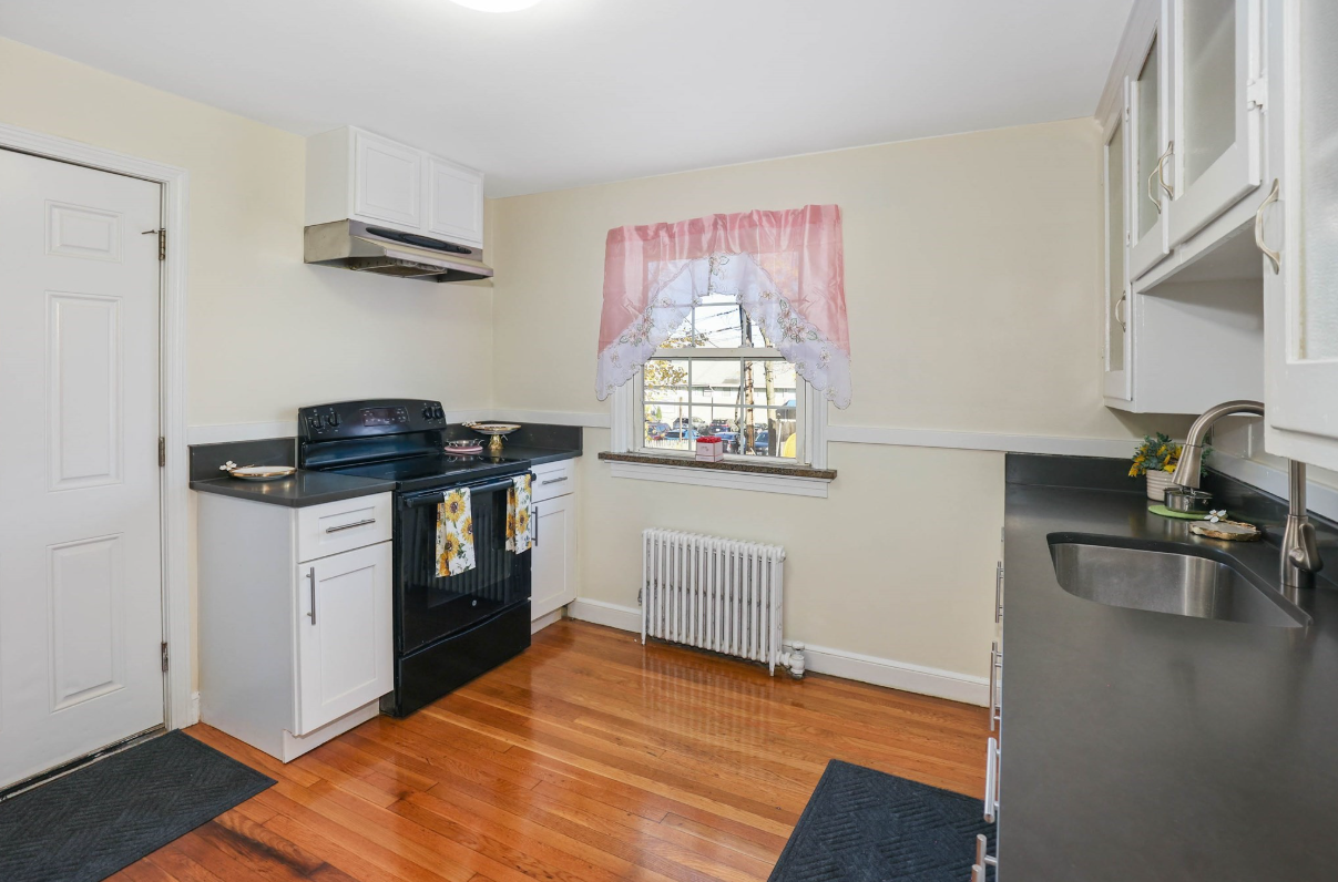 65 Park Ave - Photo 4 of 9