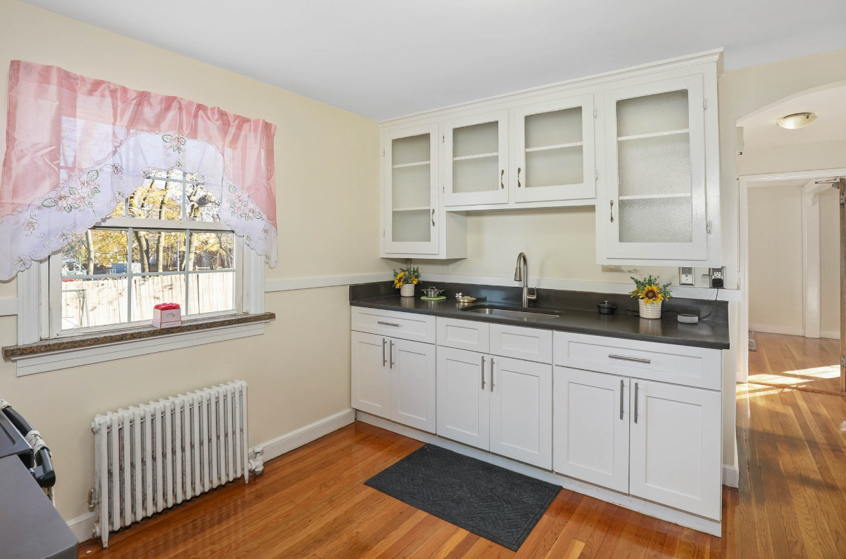 65 Park Ave - Photo 5 of 9