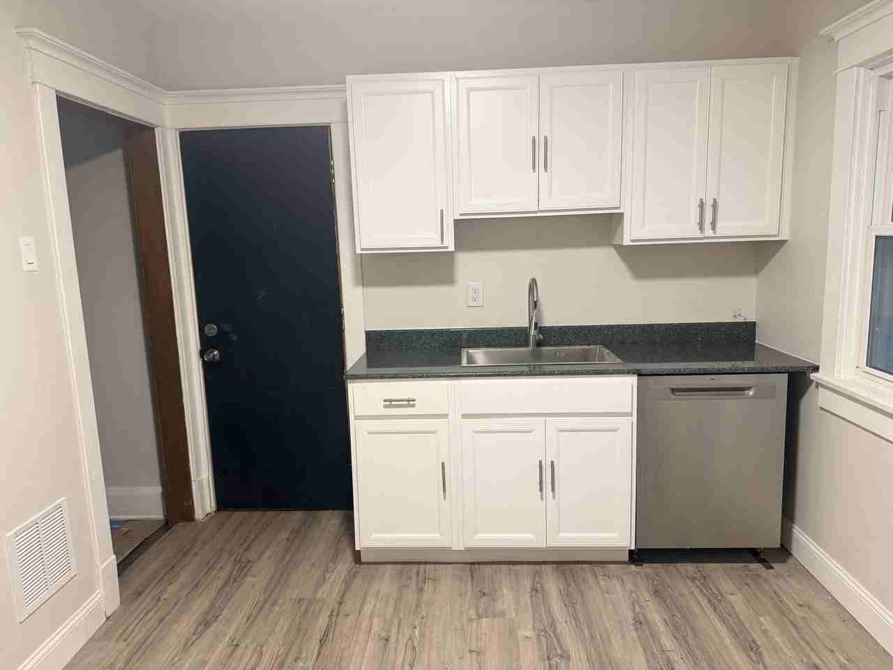 61 Courtland Ave - Photo 4 of 9