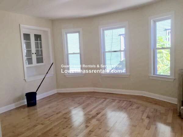 1211 Middlesex St #1 - Photo 7 of 12